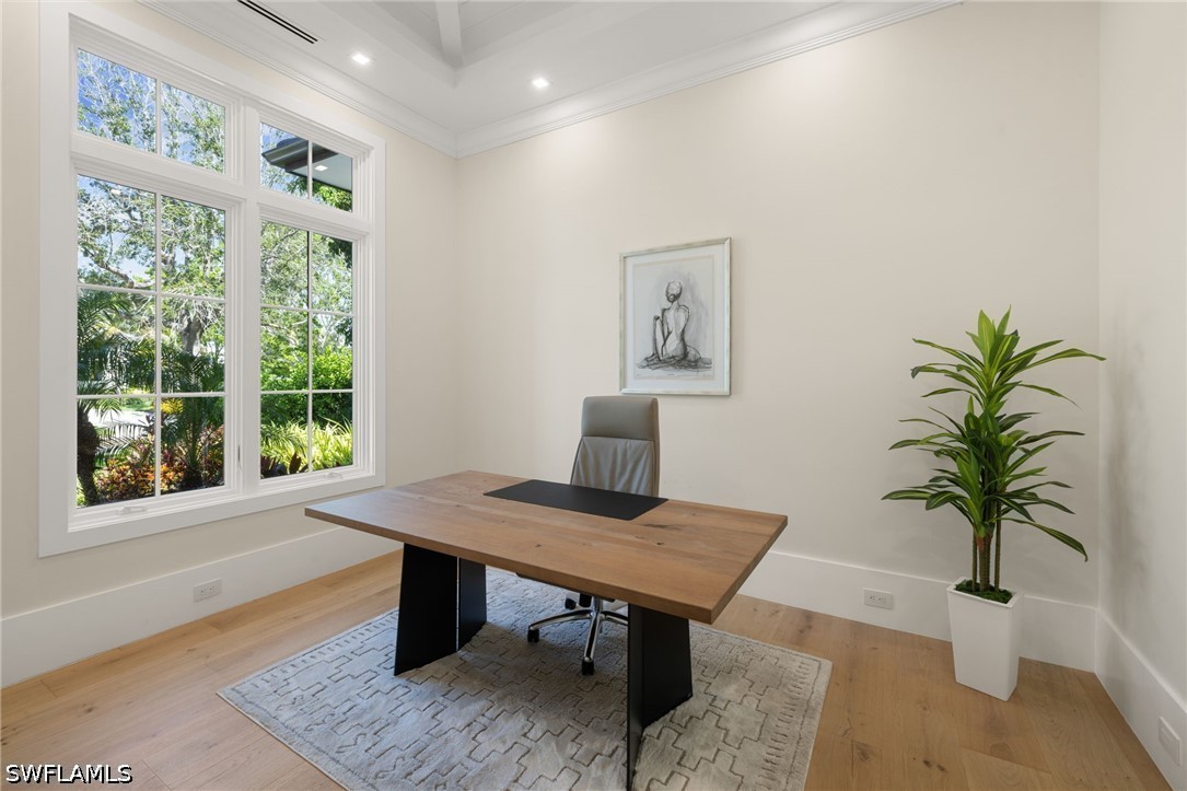 5 Bed Pool Home for Sale in Moorings, photo 16