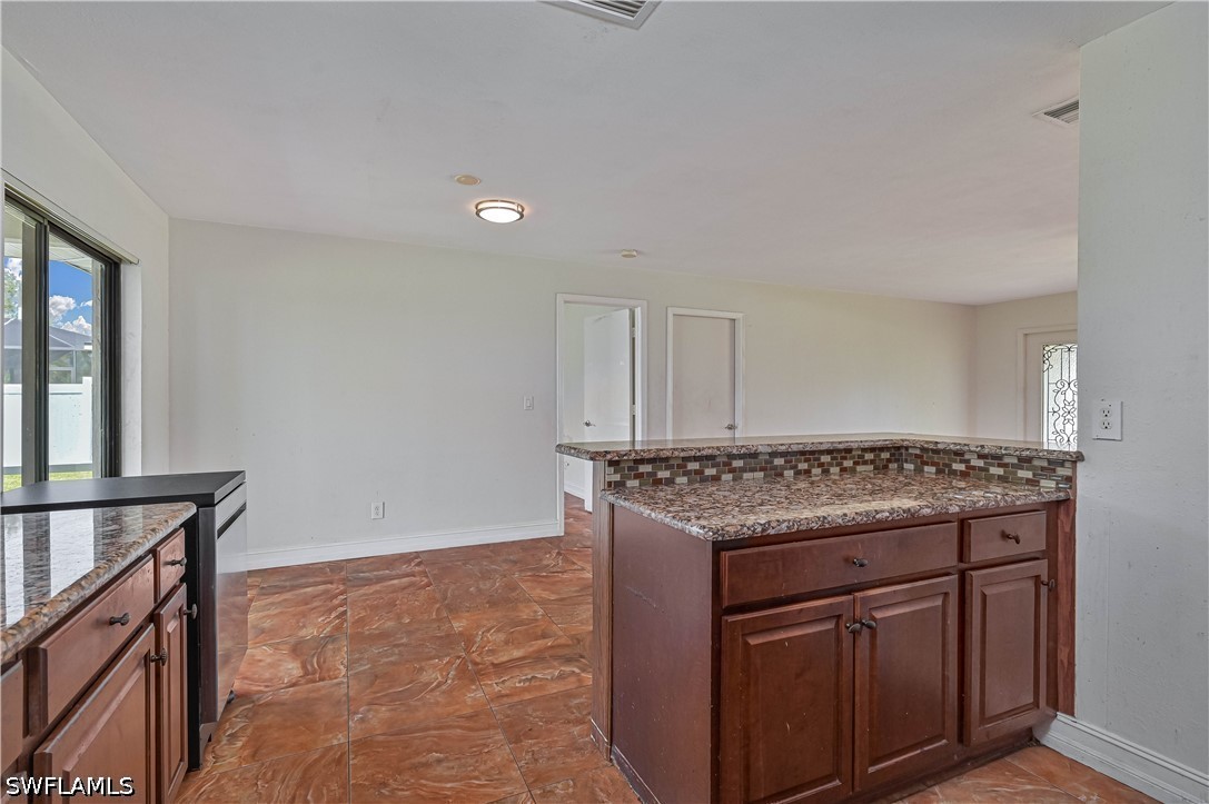 3 Bed SingleFamilyResidence for Sale in Cape Coral, photo 16
