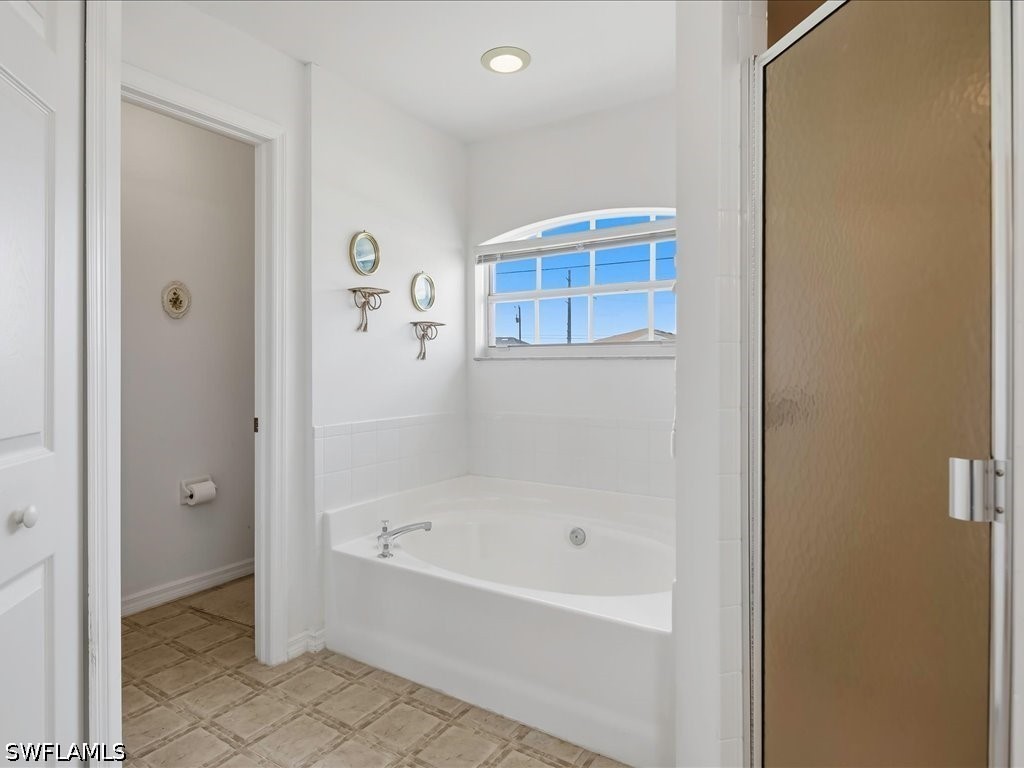 3 Bed SingleFamilyResidence for Sale in Cape Coral, photo 16