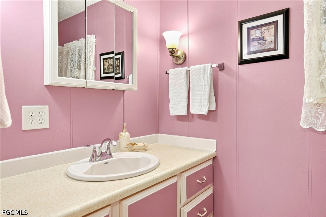 3 Bed ManufacturedHome for Sale in Carriage Village, photo 16