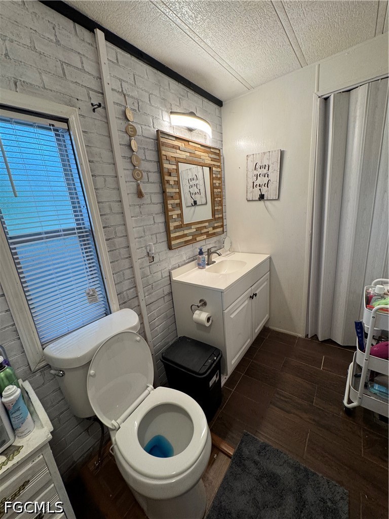 2 Bed Waterfront Home for Sale in Okeechobee, photo 16