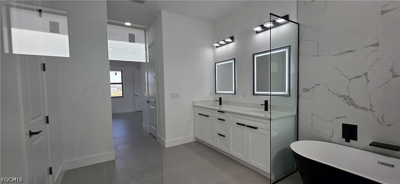 4 Bed SingleFamilyResidence for Sale in Cape Coral, photo 16