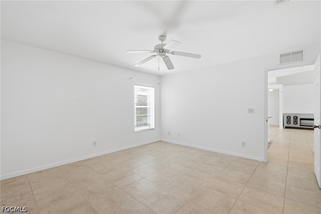 3 Bed SingleFamilyResidence for Sale in Cape Coral, photo 16