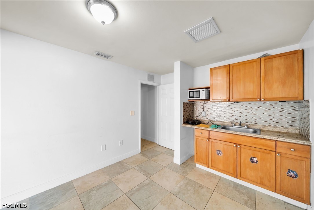 3 Bed SingleFamilyResidence for Sale in Lehigh Acres, photo 16