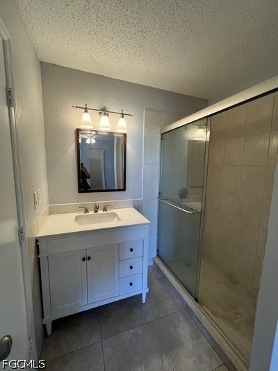 1 Bed Waterfront Home for Sale in Venetian Palms, photo 16