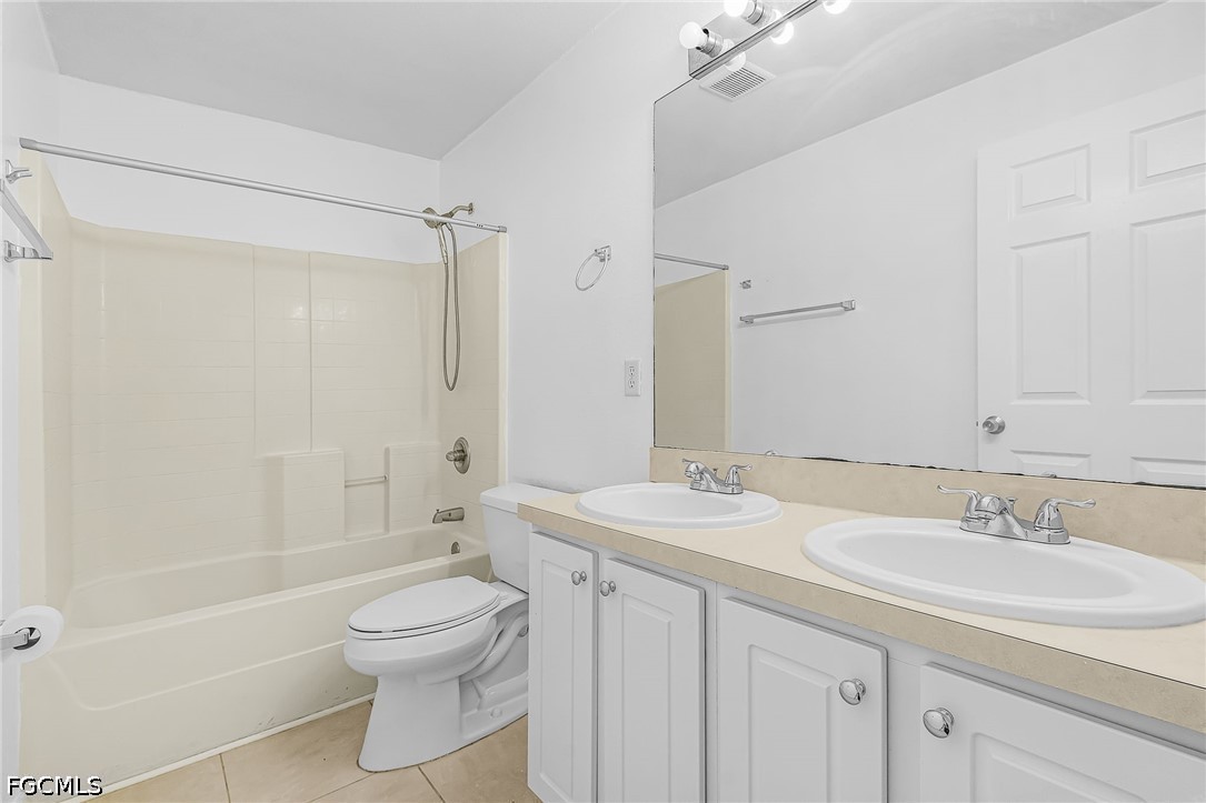 4 Bed SingleFamilyResidence for Sale in Cape Coral, photo 16