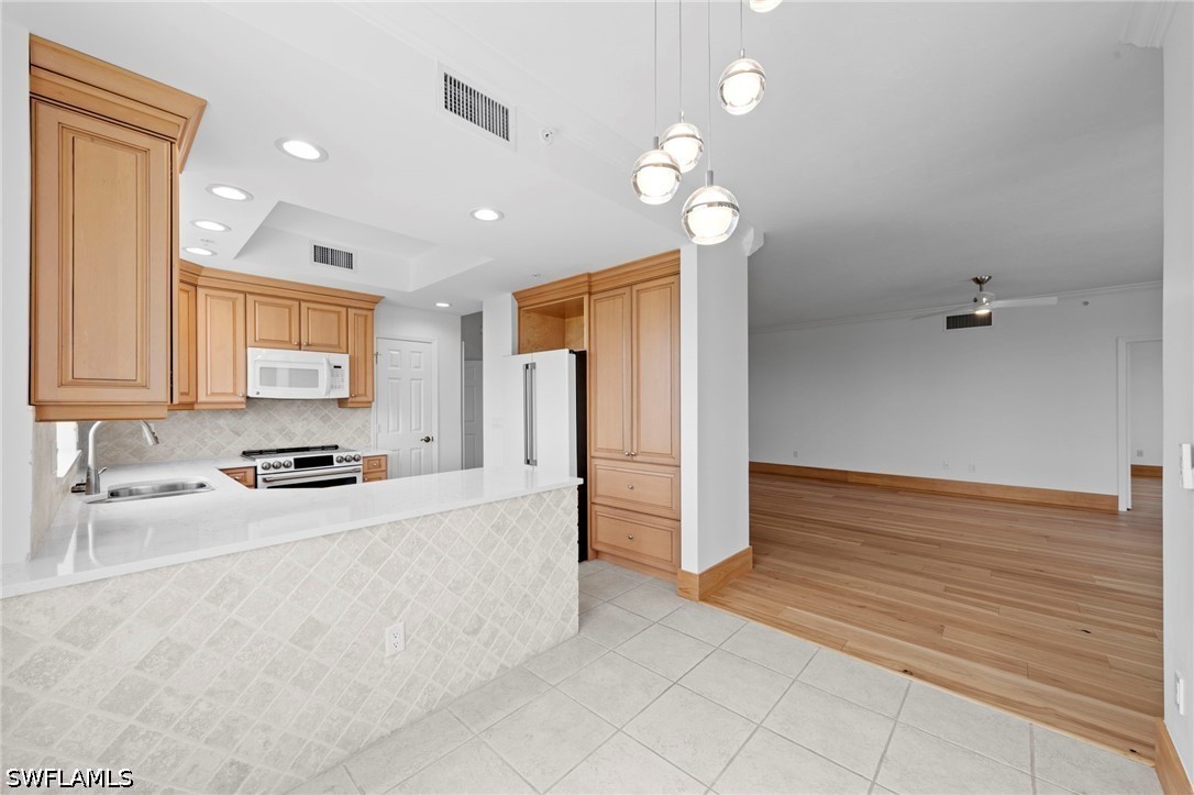 3 Bed Waterfront Home for Sale in Naples, photo 16
