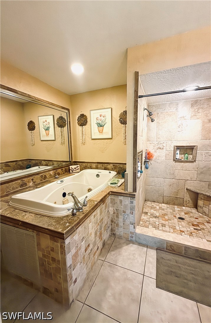 3 Bed Pool Home for Sale in Golden Gate Estates, photo 16