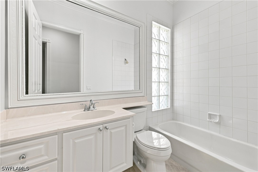 3 Bed Waterfront Home for Sale in Village Walk, photo 16