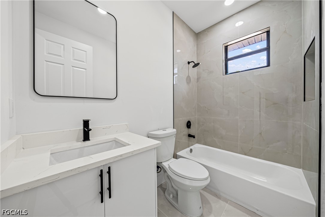 3 Bed SingleFamilyResidence for Sale in Lehigh Acres, photo 16