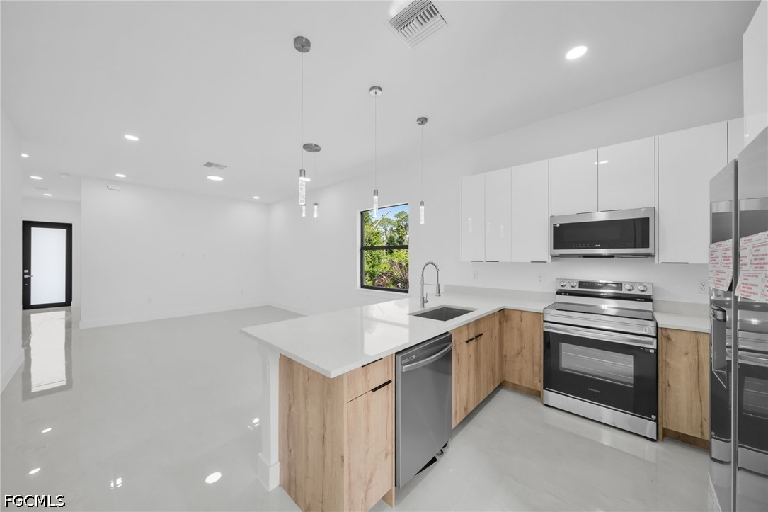 3 Bed SingleFamilyResidence for Sale in Lehigh Acres, photo 16