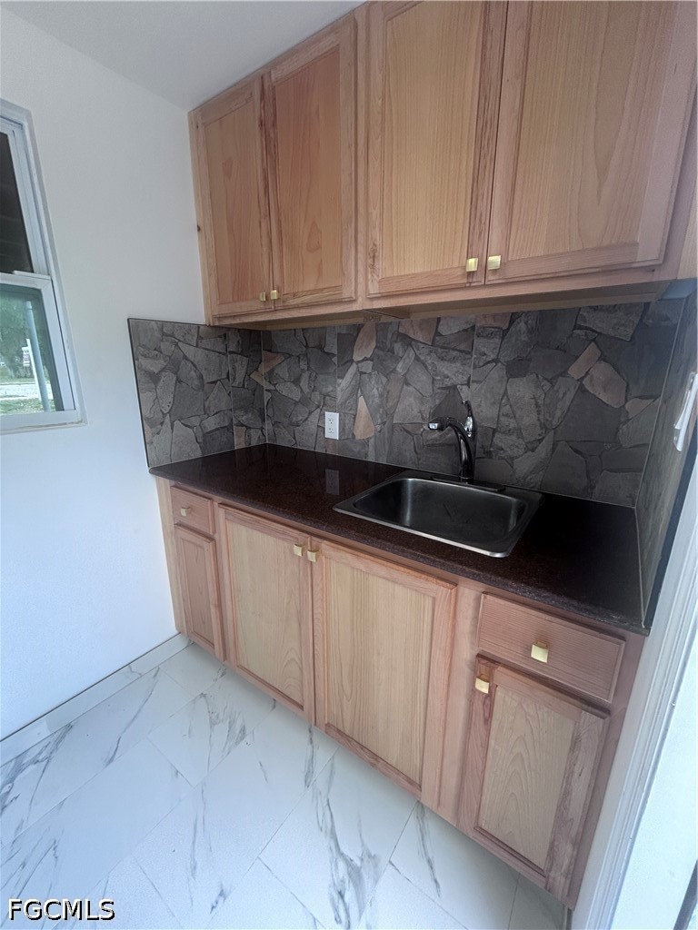 2 Bed SingleFamilyResidence for Sale in Fort Myers, photo 16