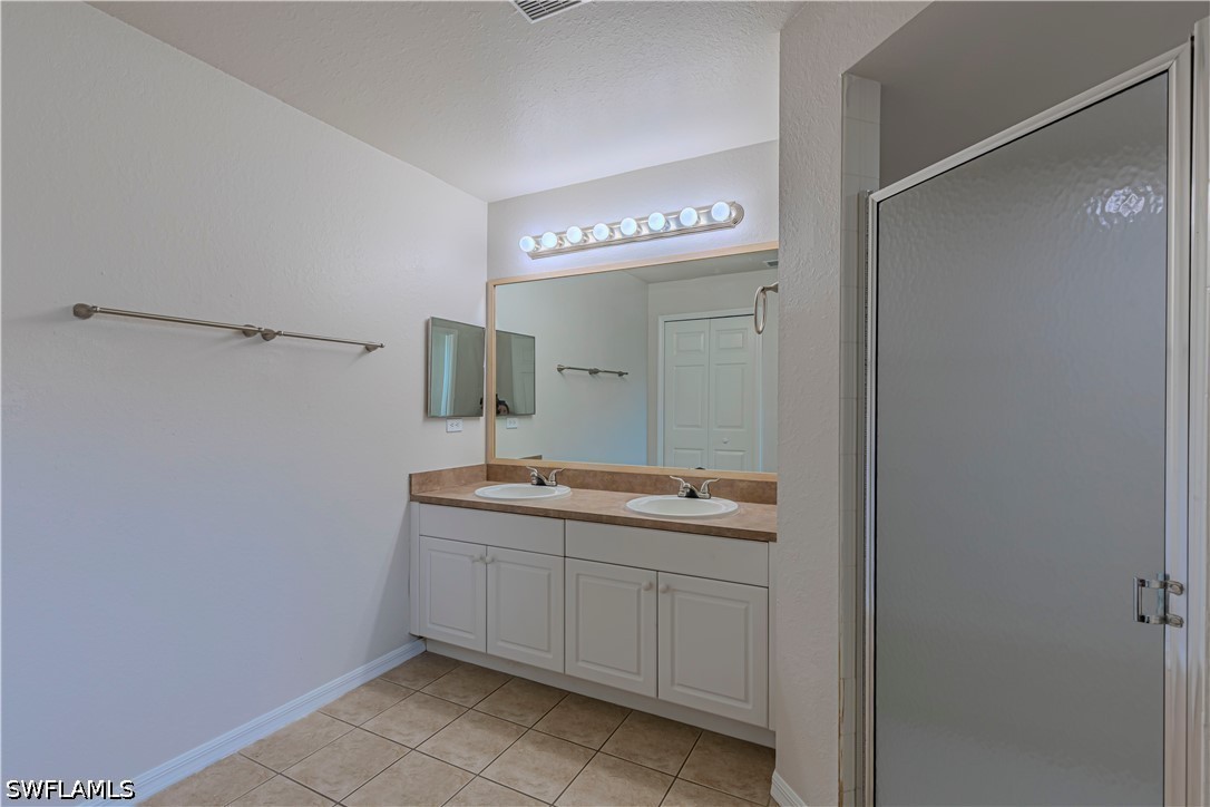 3 Bed SingleFamilyResidence for Sale in Cape Coral, photo 16