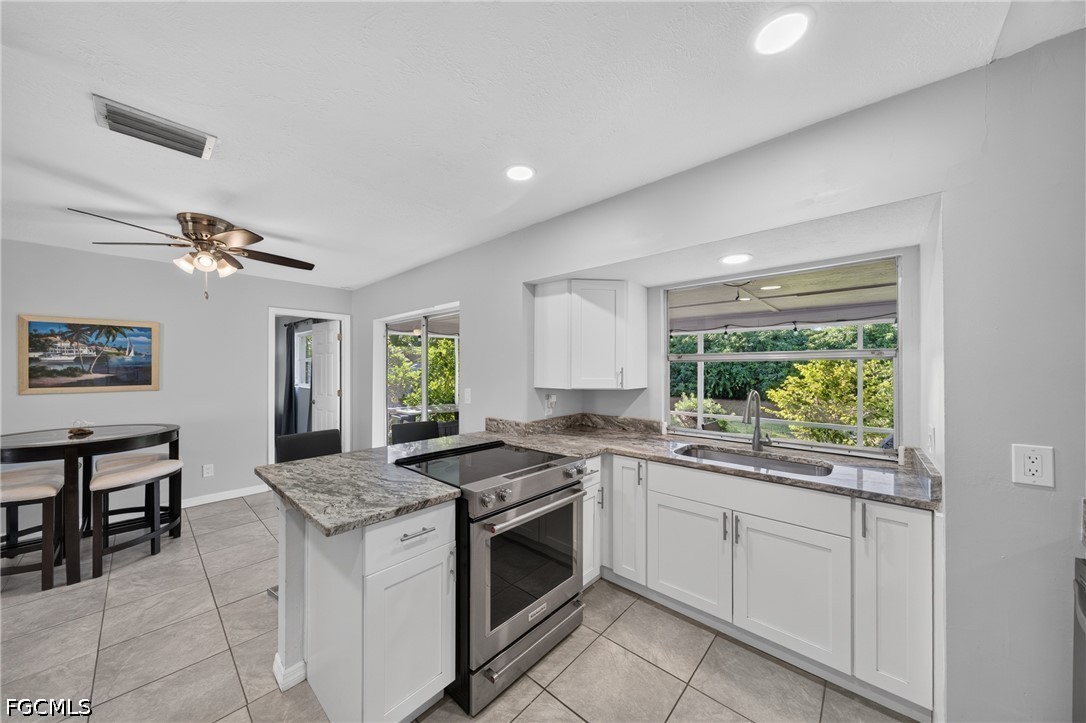 3 Bed SingleFamilyResidence for Sale in Cape Coral, photo 16