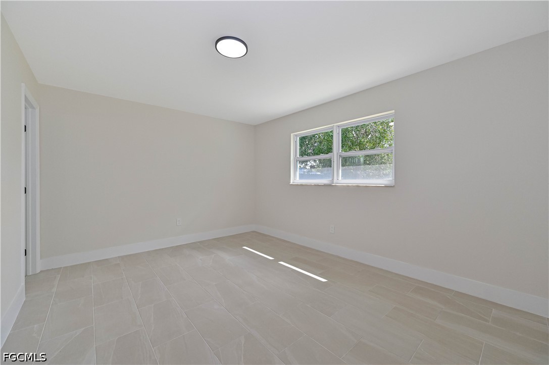 4 Bed SingleFamilyResidence for Sale in Rainbow Groves, photo 16
