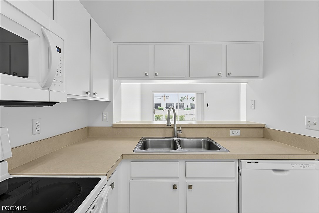 2 Bed Waterfront Home for Sale in Fort Myers, photo 16