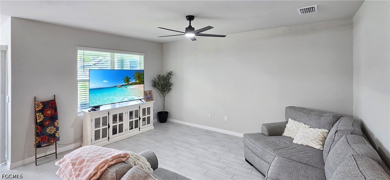 3 Bed SingleFamilyResidence for Sale in Cape Coral, photo 16