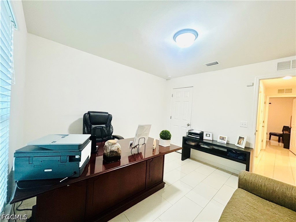 3 Bed SingleFamilyResidence for Sale in Shadow Lakes, photo 16