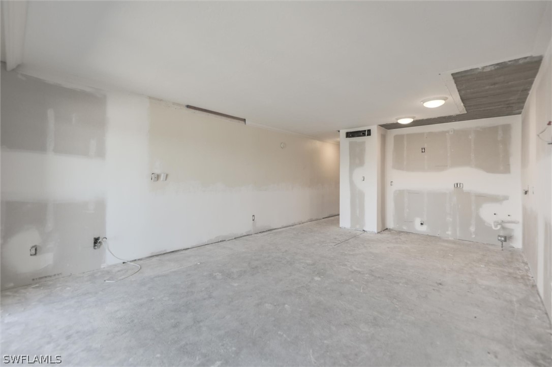 1 Bed Pool Home for Sale in Bayside Villas, photo 17