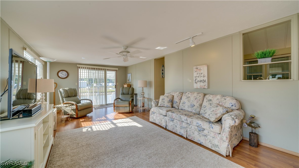 1 Bed Waterfront Home for Sale in North Fort Myers, photo 17