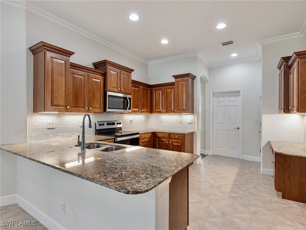 4 Bed SingleFamilyResidence for Sale in Estero, photo 17