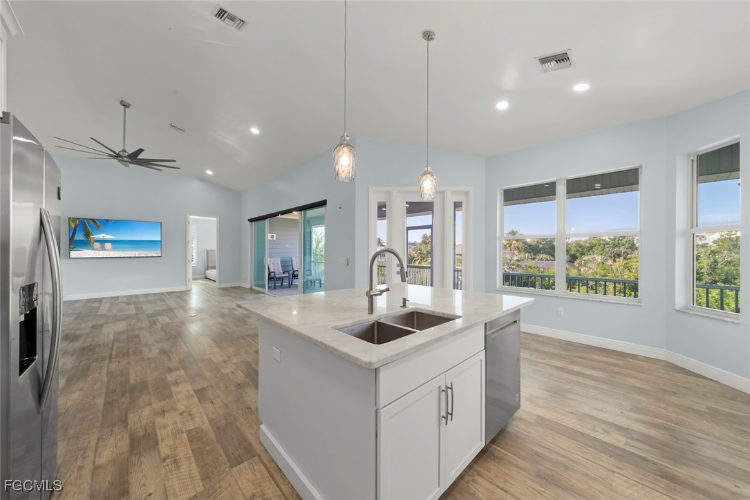4 Bed Waterfront Home for Sale in Del Sega, photo 17