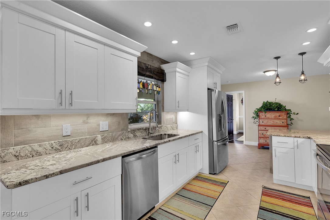 3 Bed SingleFamilyResidence for Sale in Cape Coral, photo 17