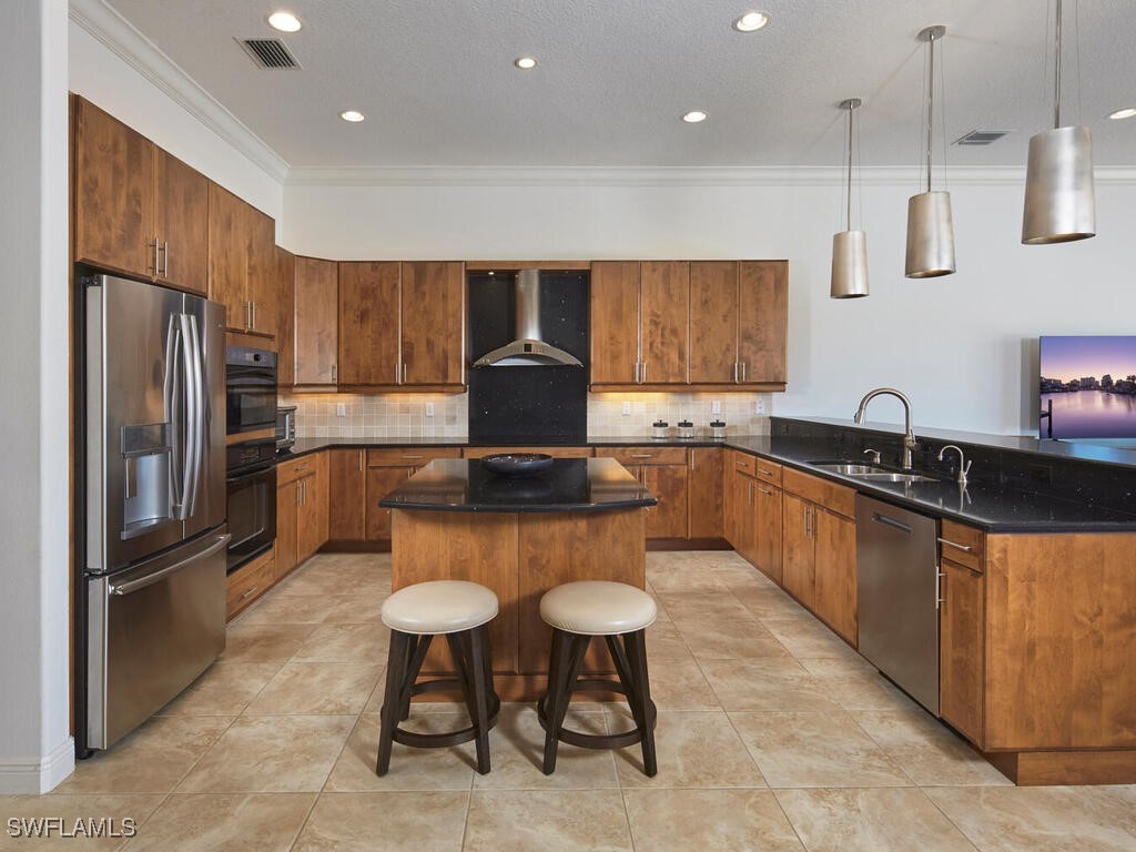 6 Bed Pool Home for Sale in Park Shore, photo 17