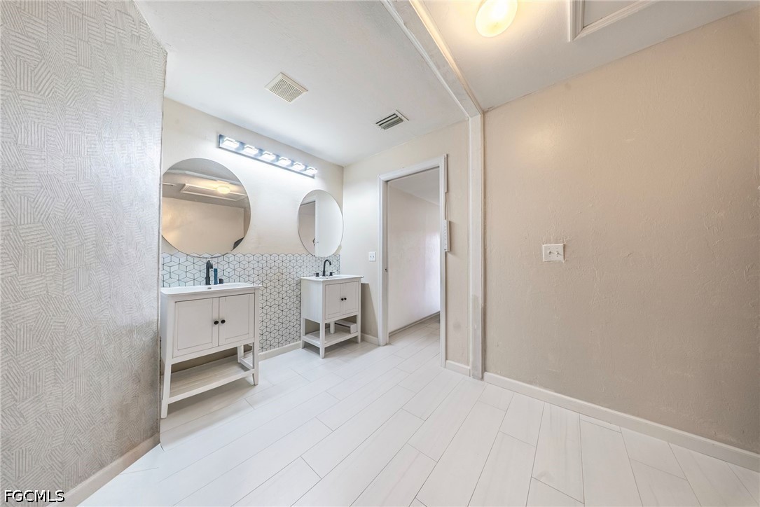 3 Bed SingleFamilyResidence for Sale in Cape Coral, photo 17