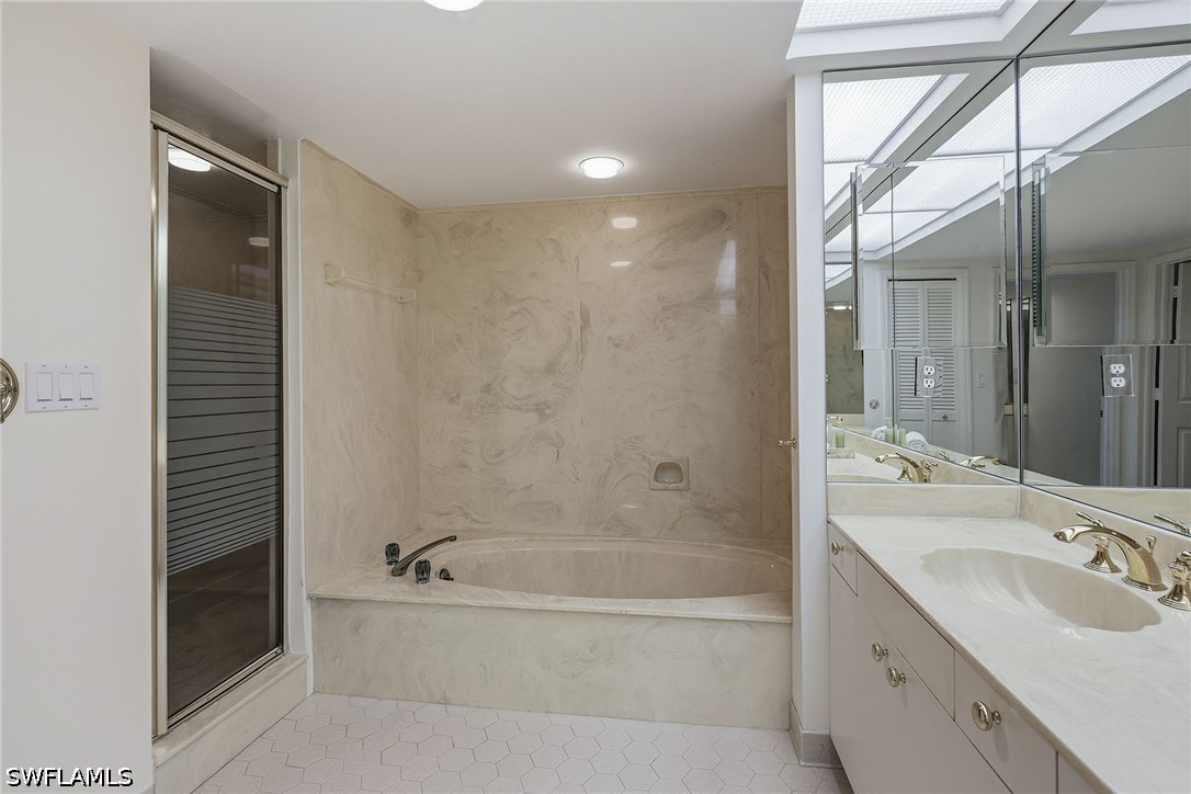 3 Bed Condominium for Sale in Grosvenor, photo 17
