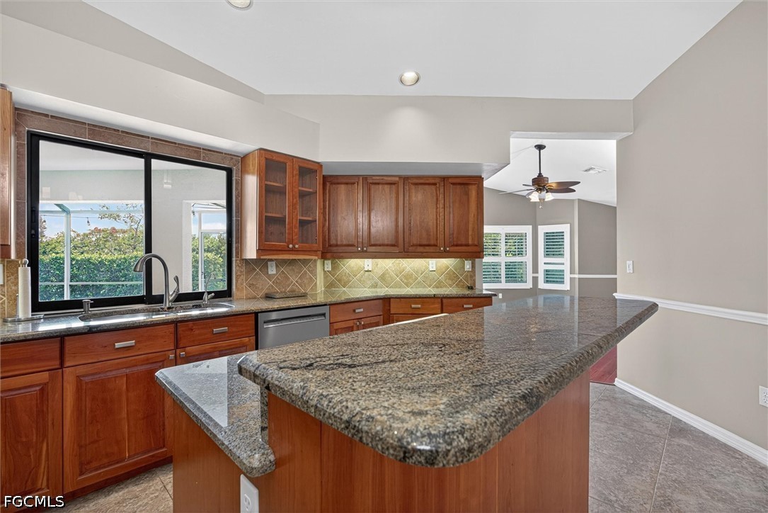 3 Bed SingleFamilyResidence for Sale in Fort Myers, photo 17
