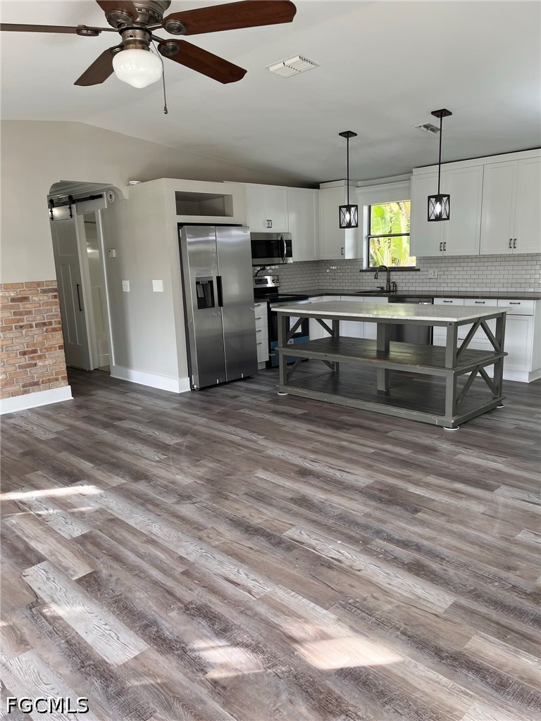 3 Bed SingleFamilyResidence for Sale in Cape Coral, photo 17
