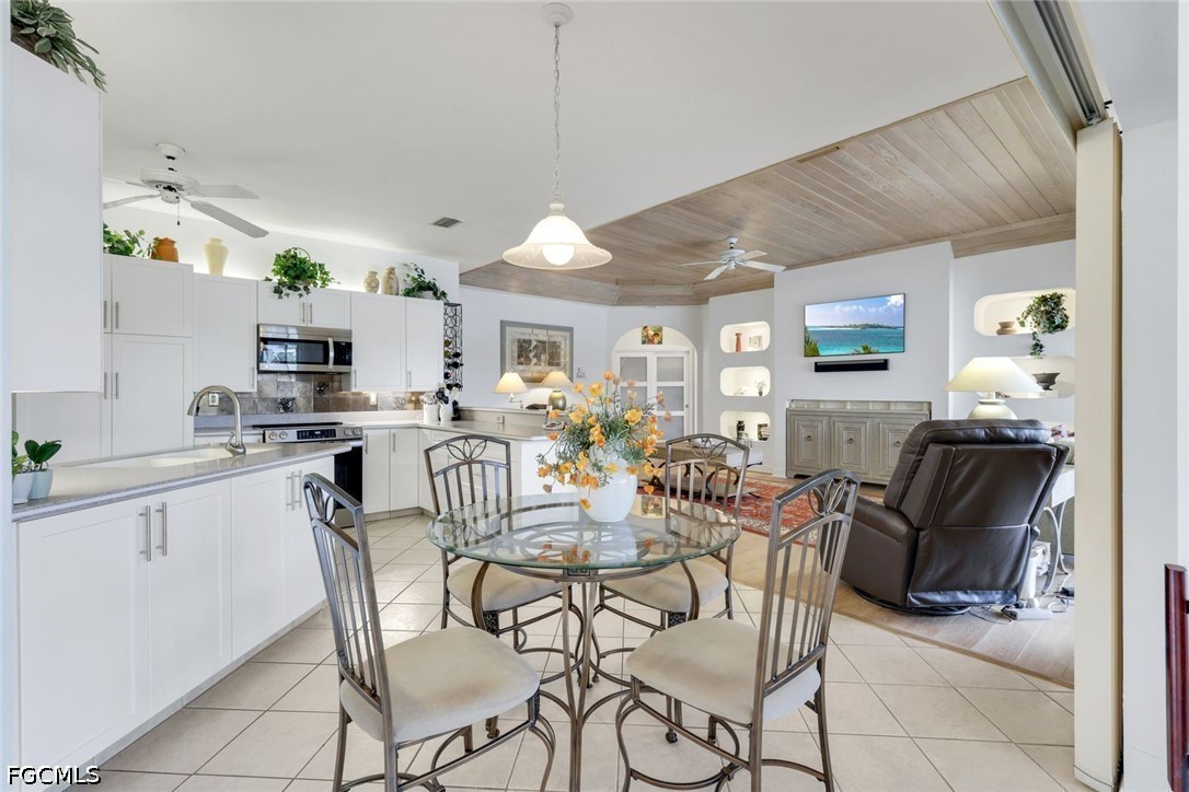 4 Bed Pool Home for Sale in The Forest, photo 17
