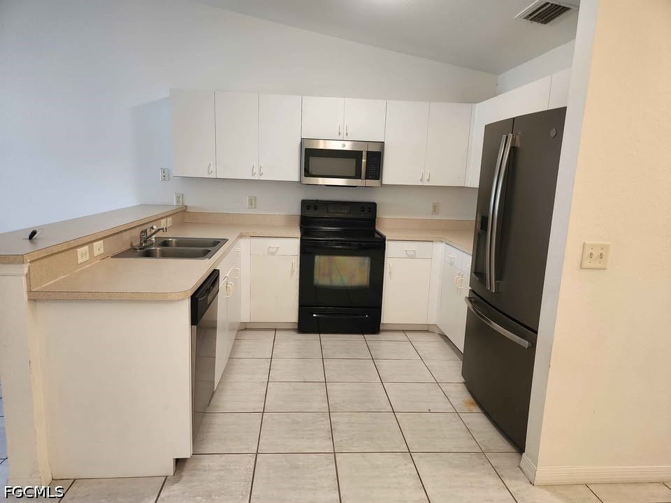 6 Bed Duplex for Sale in Cape Coral, photo 17