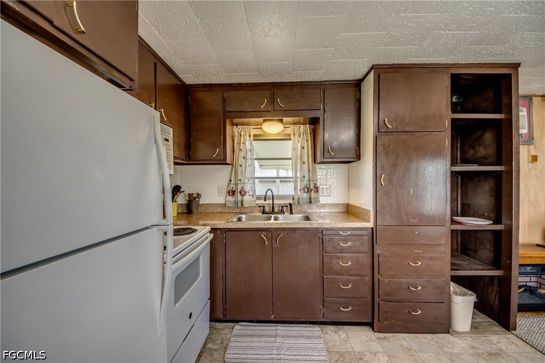 1 Bed ManufacturedHome for Sale in Mobile Manor, photo 17