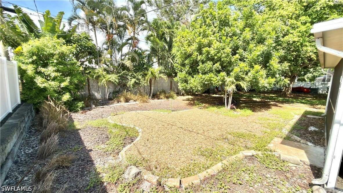 2 Bed SingleFamilyResidence for Sale in Naples, photo 17