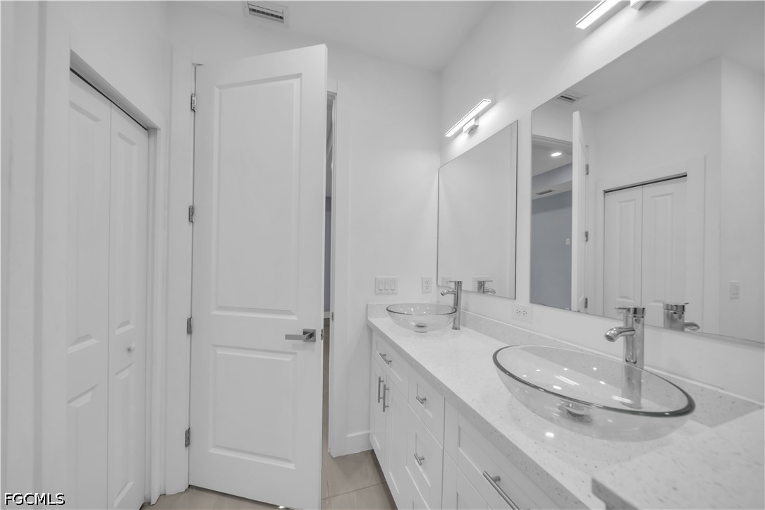 3 Bed SingleFamilyResidence for Sale in Lehigh Acres, photo 17