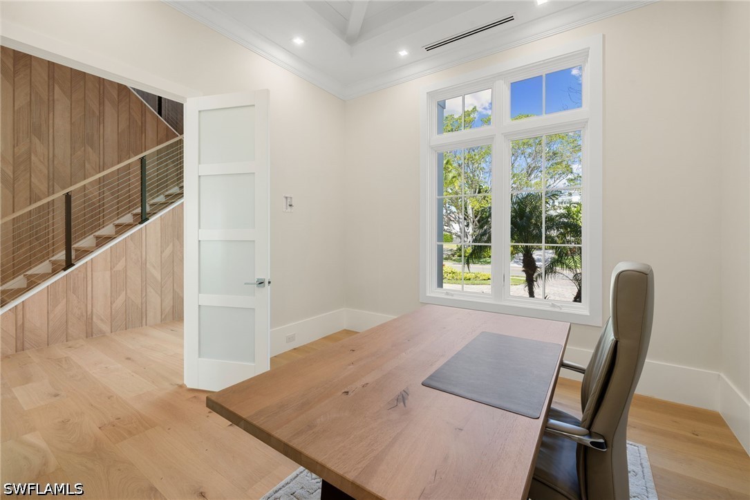 5 Bed Pool Home for Sale in Moorings, photo 17
