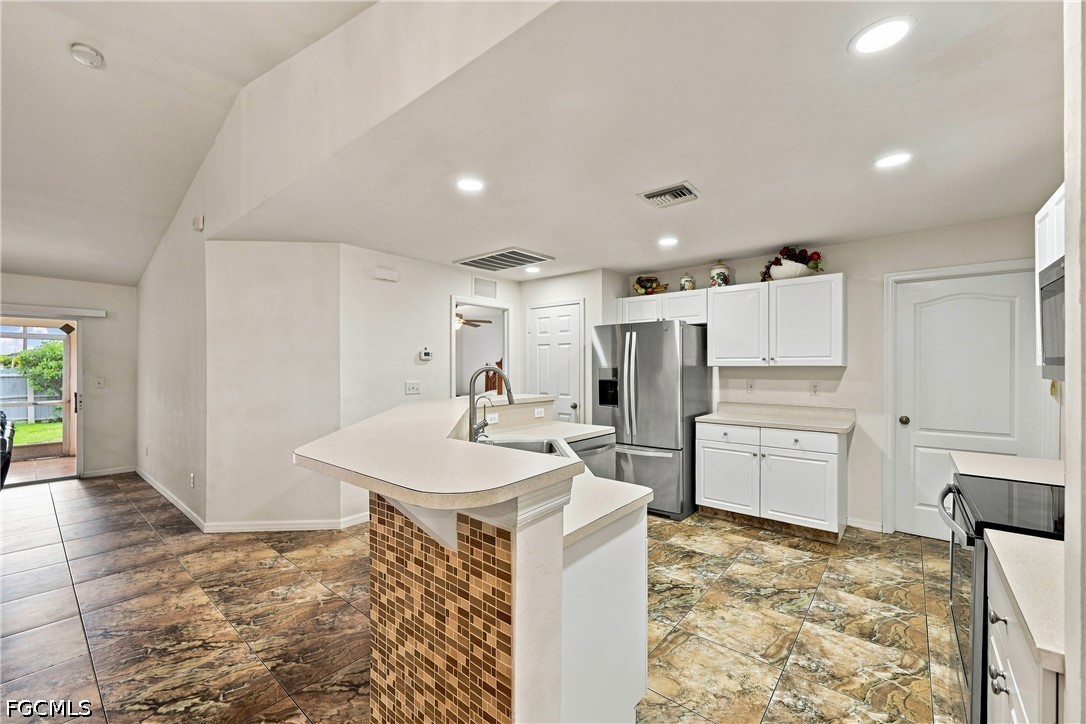 3 Bed SingleFamilyResidence for Sale in Cape Coral, photo 17