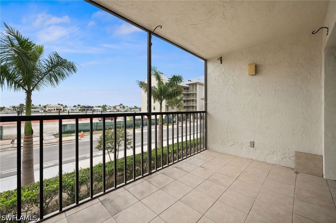 1 Bed Condominium for Sale in Vanderbilt Palms, photo 17