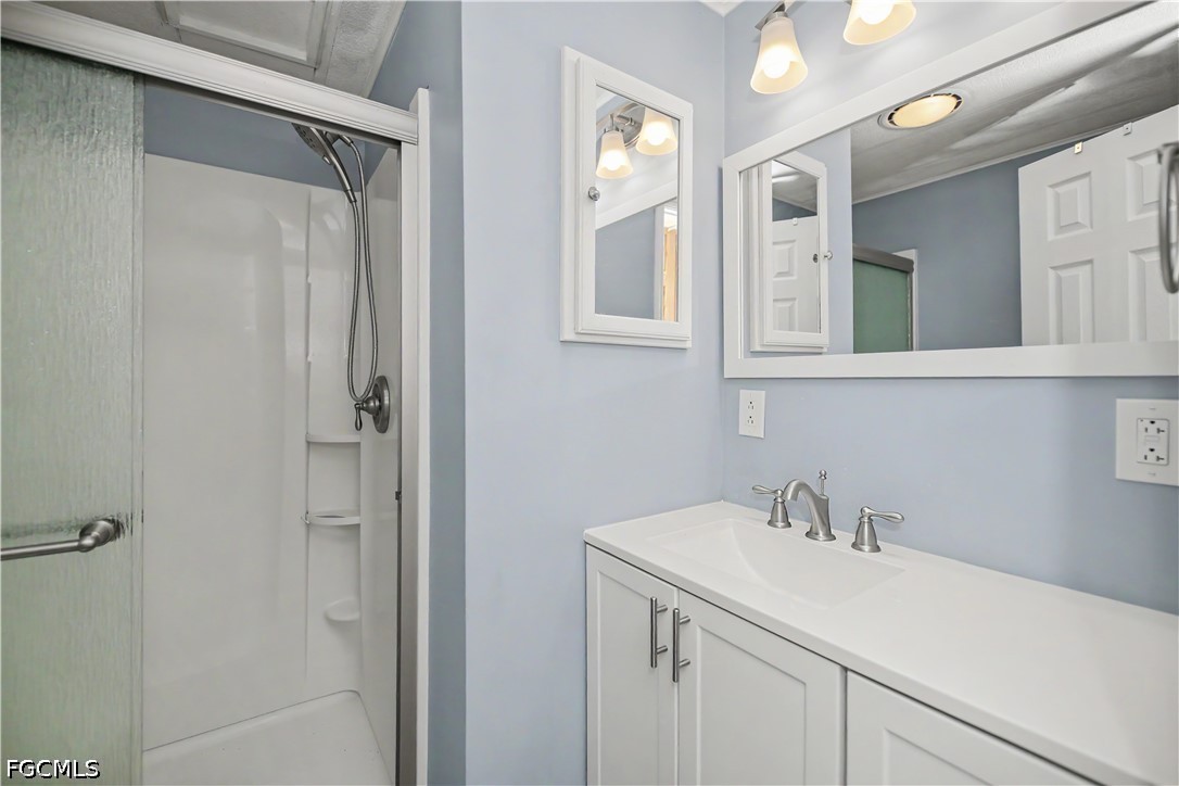 1 Bed ManufacturedHome for Sale in North Fort Myers, photo 17
