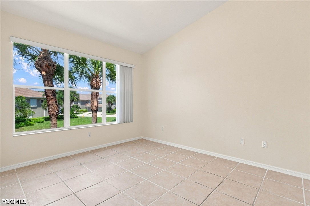 2 Bed Waterfront Home for Sale in Fort Myers, photo 17