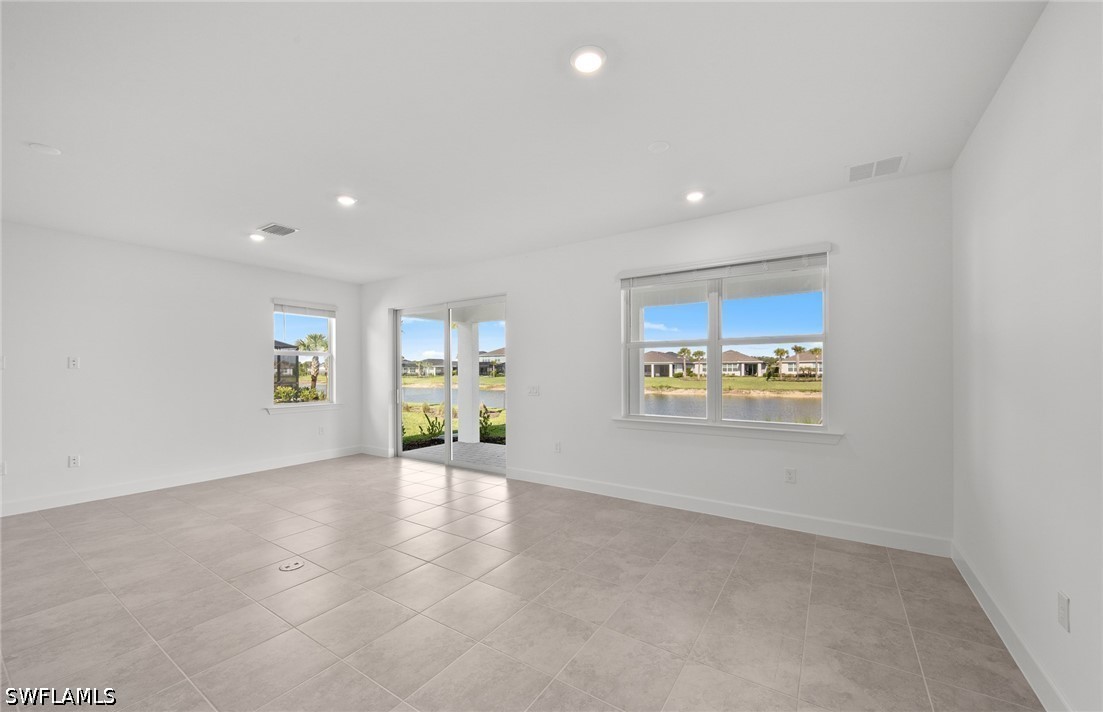 3 Bed Waterfront Home for Sale in Verde, photo 17