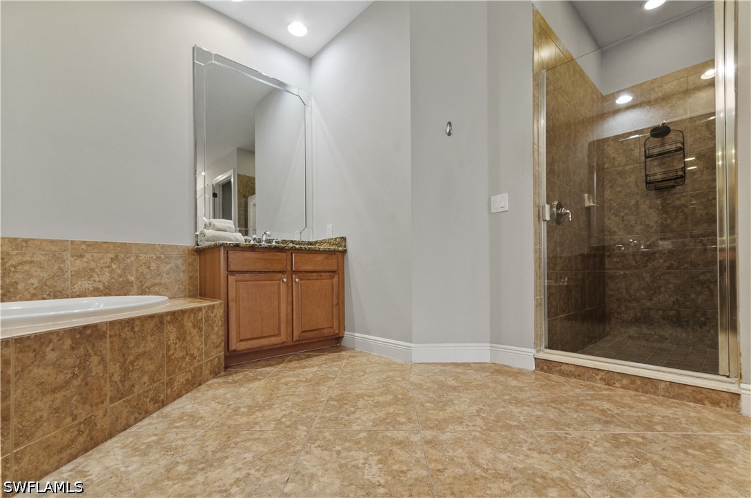 2 Bed Waterfront Home for Sale in Cassia, photo 17