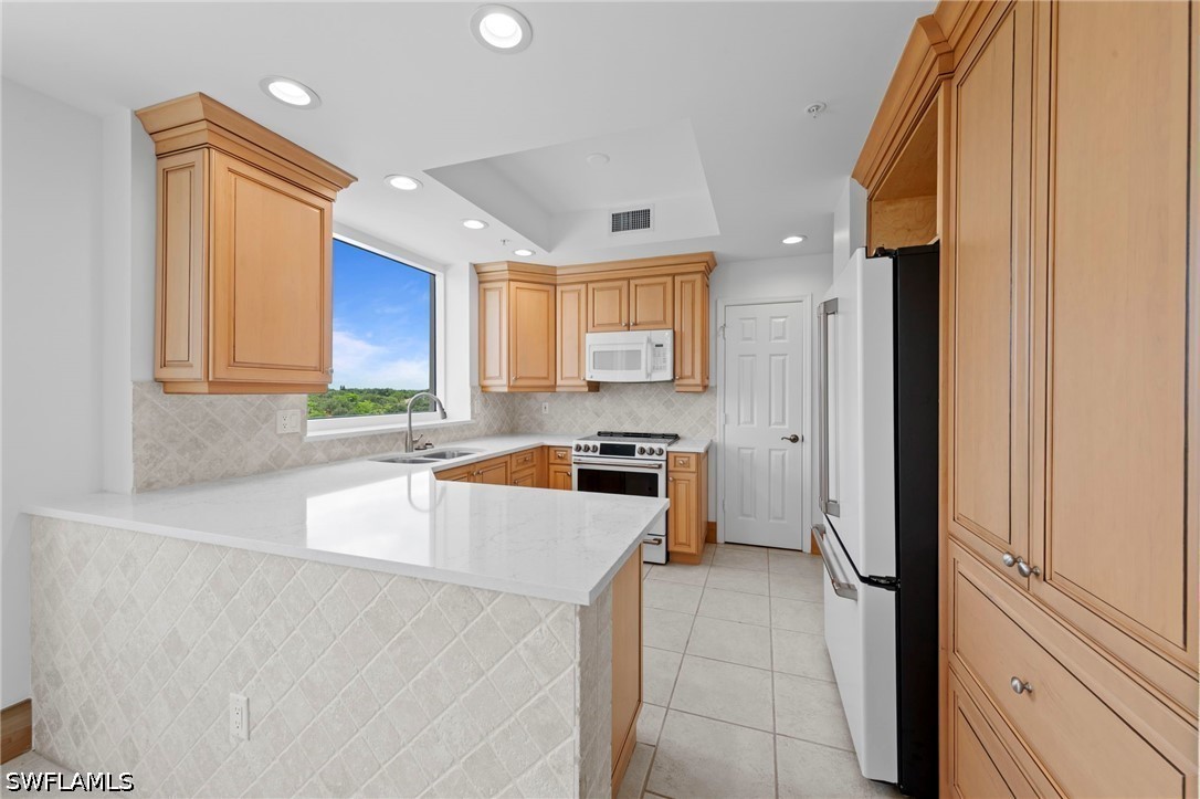 3 Bed Waterfront Home for Sale in Naples, photo 17