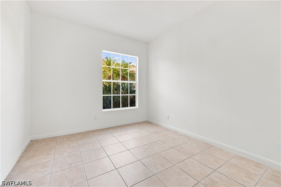3 Bed Waterfront Home for Sale in Village Walk, photo 17