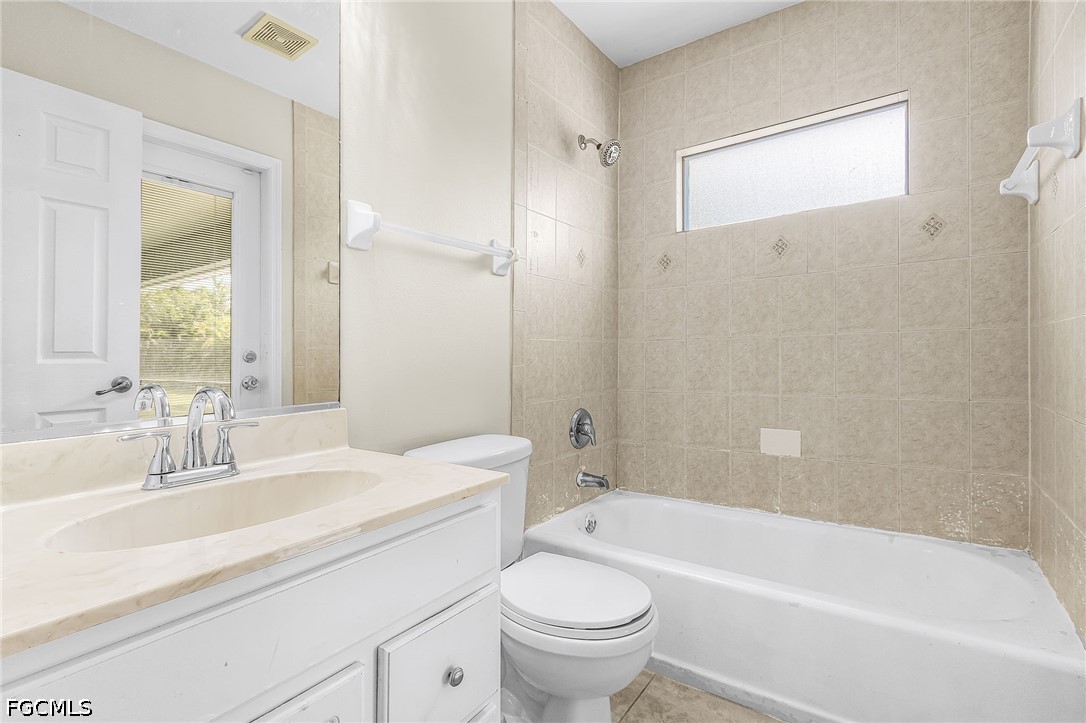 4 Bed SingleFamilyResidence for Sale in Cape Coral, photo 17