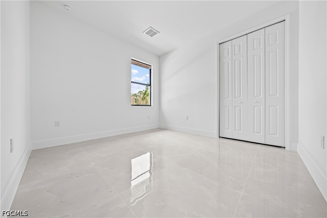 3 Bed SingleFamilyResidence for Sale in Lehigh Acres, photo 17