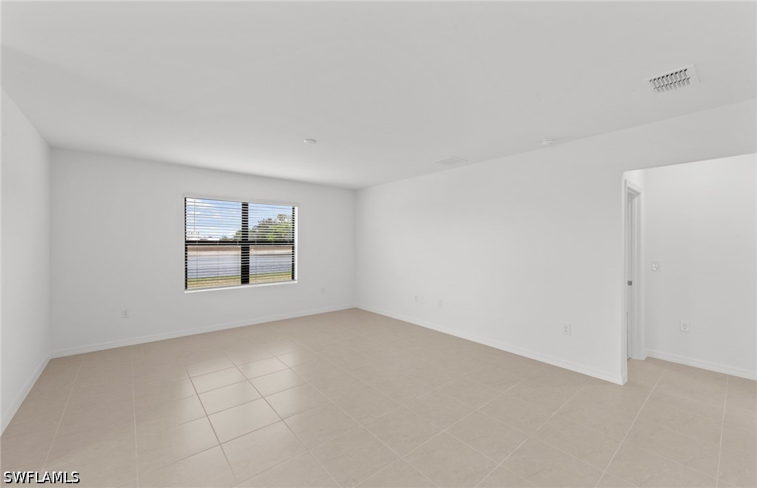 4 Bed SingleFamilyResidence for Sale in Whispering Lakes, photo 17