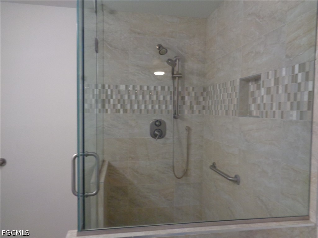 3 Bed SingleFamilyResidence for Sale in Royal Woods, photo 17